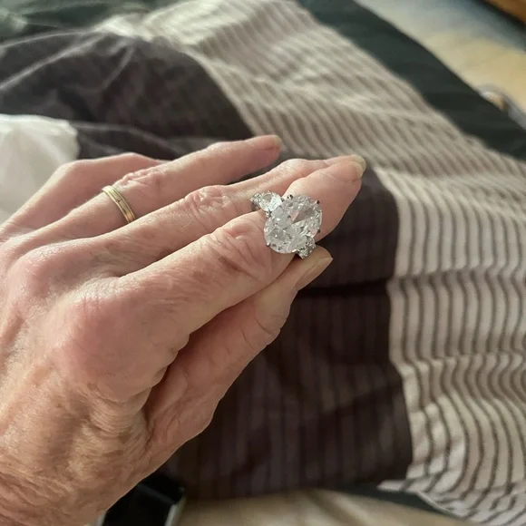 Silver & Created Diamond Ring - Picture 2 of 12